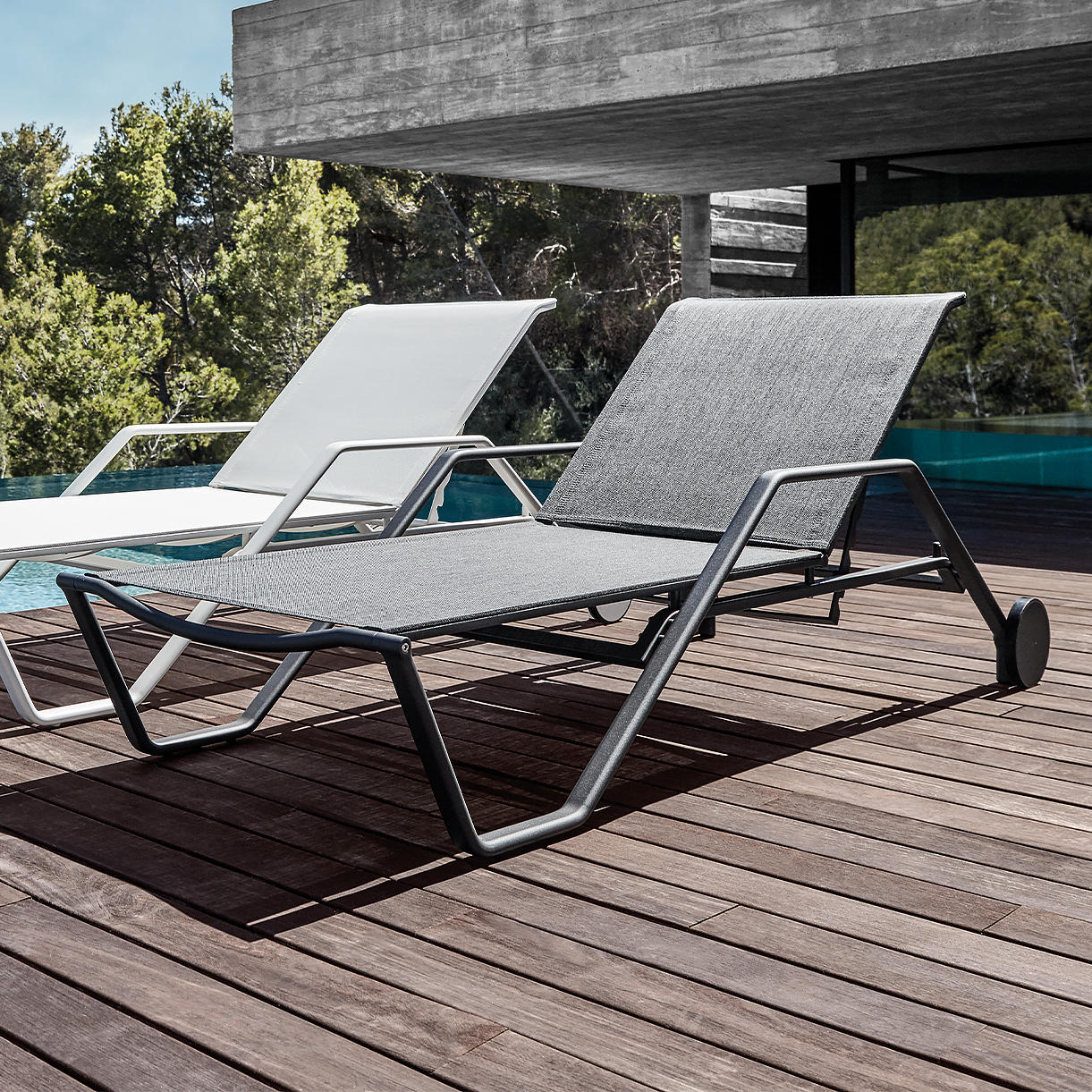 180 Stacking Lounger