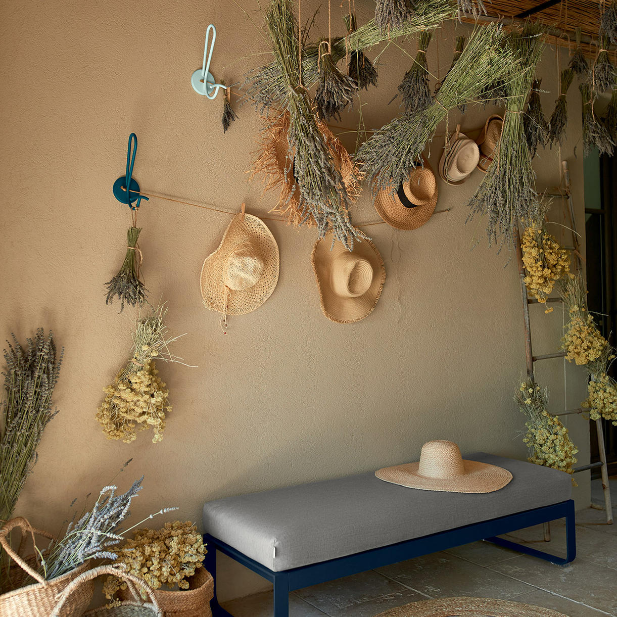 Acrobate Peg Coat Hook - Image 4