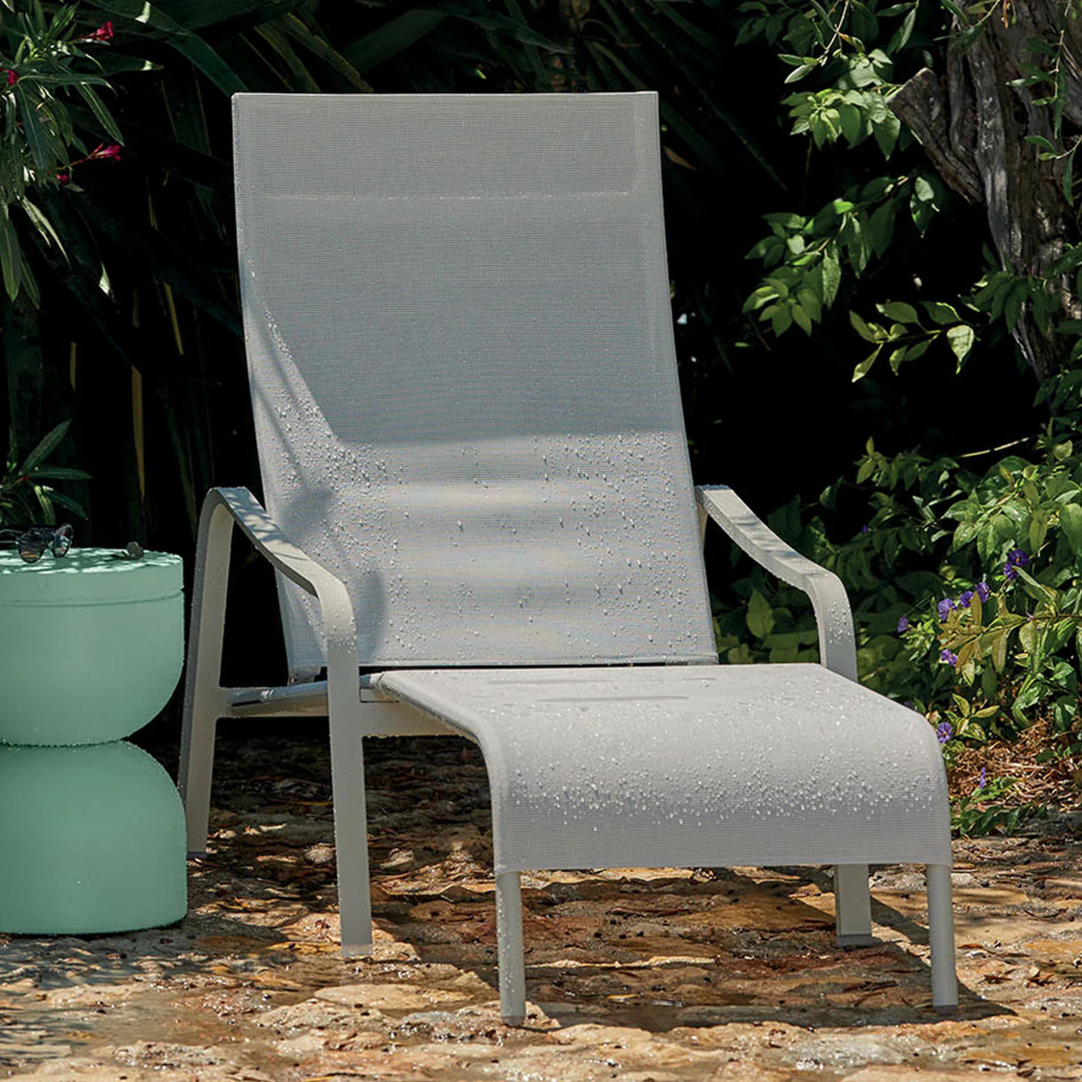 Alize Deckchair and Footrest - Image 2