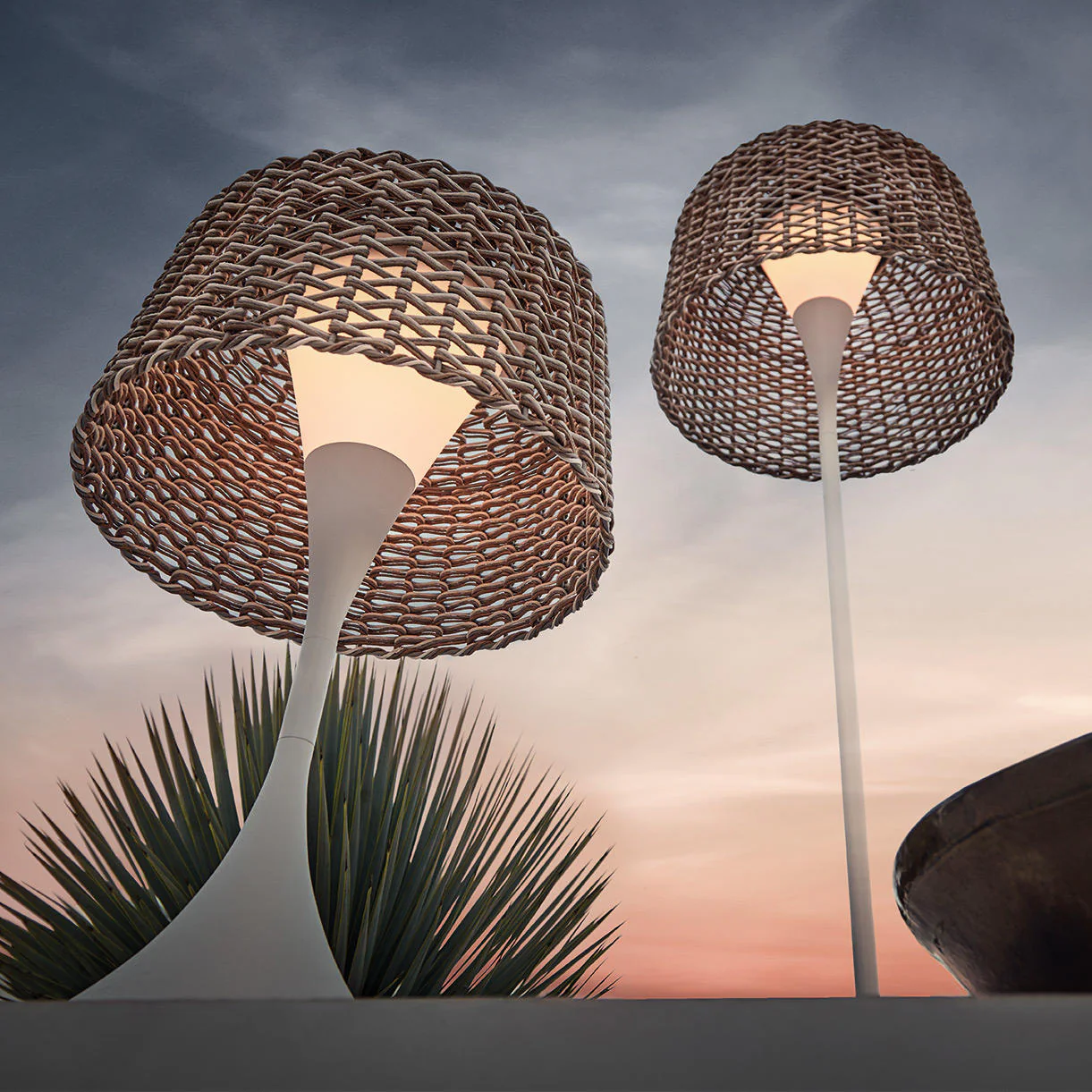 Ambient Mesh Solar Table Lamp - Image 2