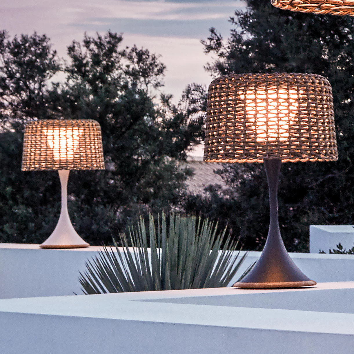 Ambient Mesh Solar Table Lamp - Image 3