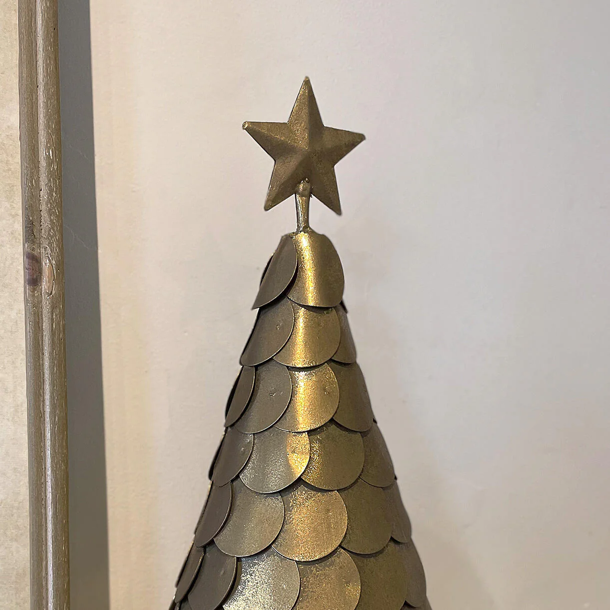 Antiqued Gold Metal Disc Christmas Tree - Image 3