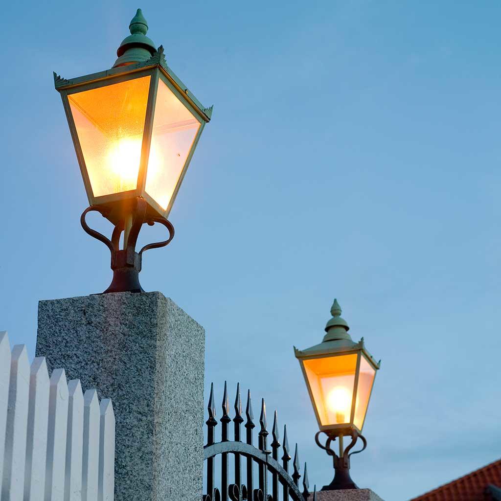 Chelsea Grande Outdoor Pedestal Lantern