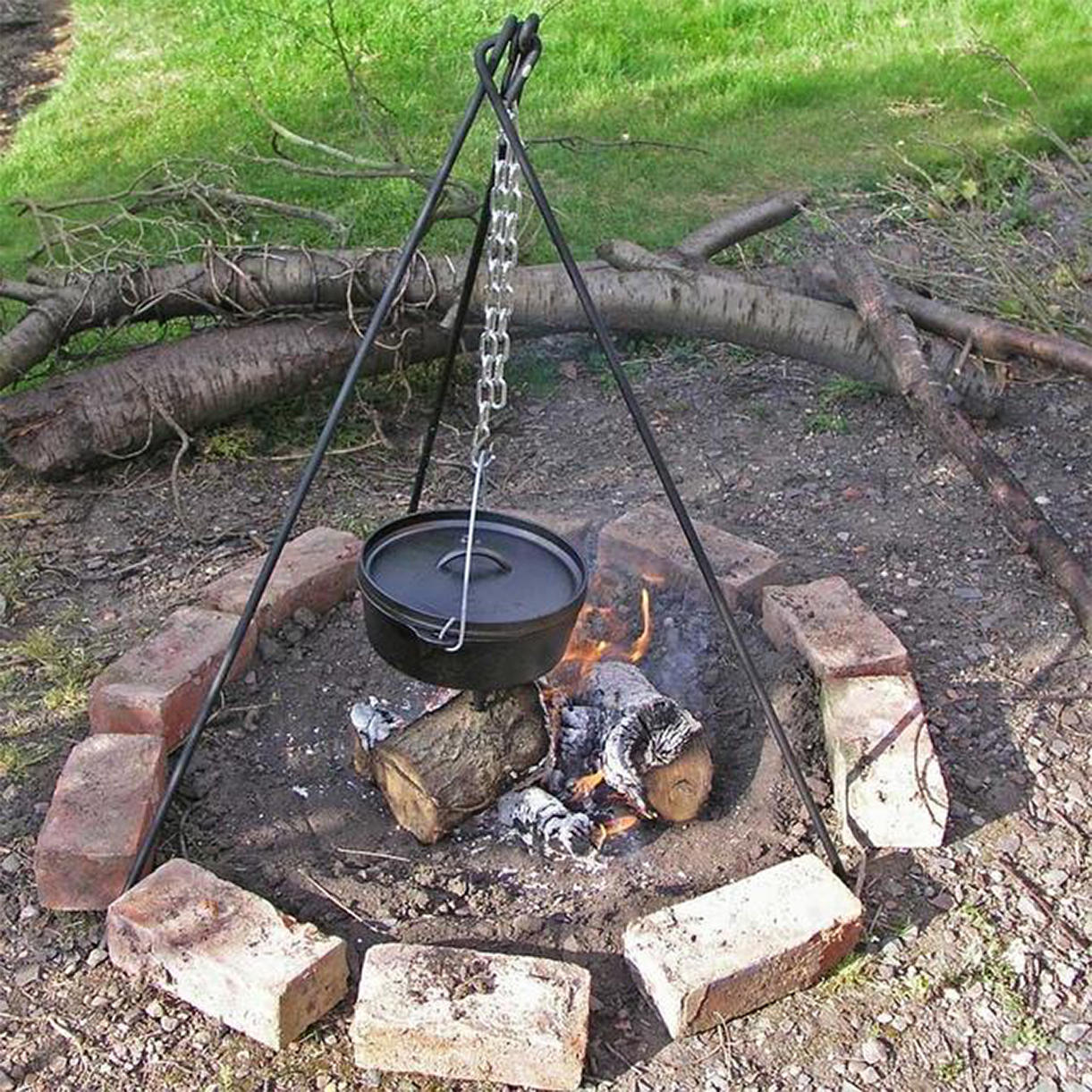 Dutch Cooking Tripod with Chain