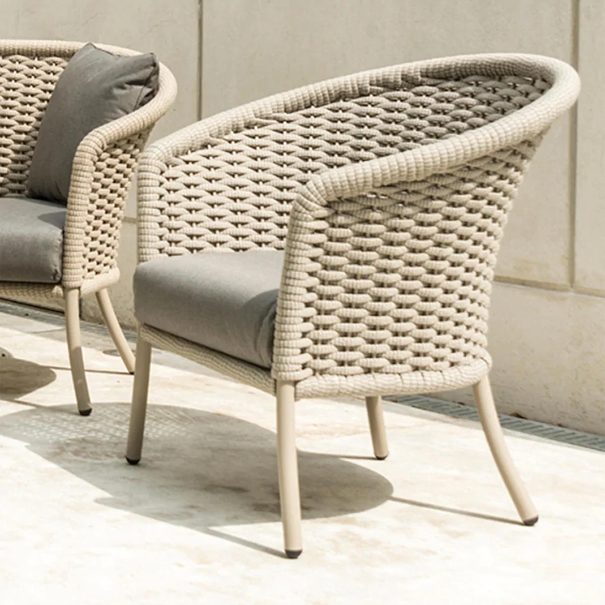 Cordial Outdoor Lounge Chair