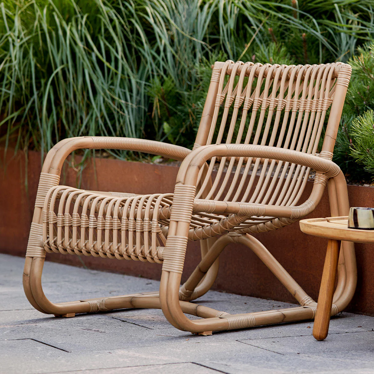 Curve Outdoor Lounge Chair - Image 3