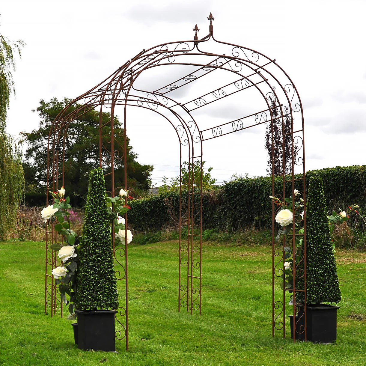 Fleur de Lys Linked Rose Arch