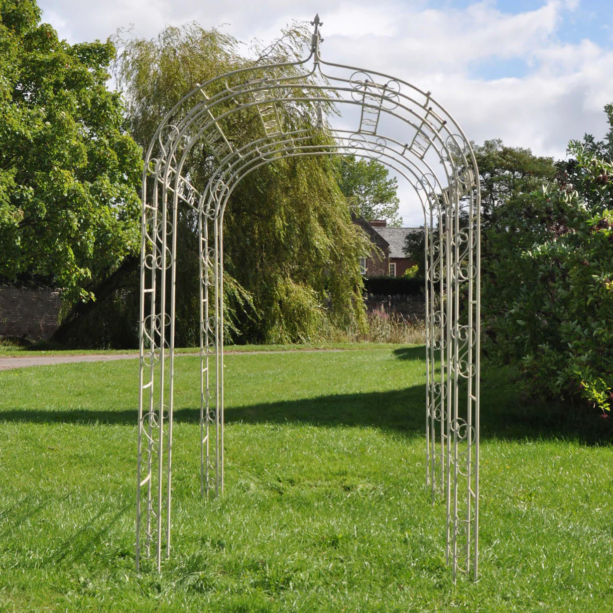 Fleur de Lys Linked Rose Arch - Image 4