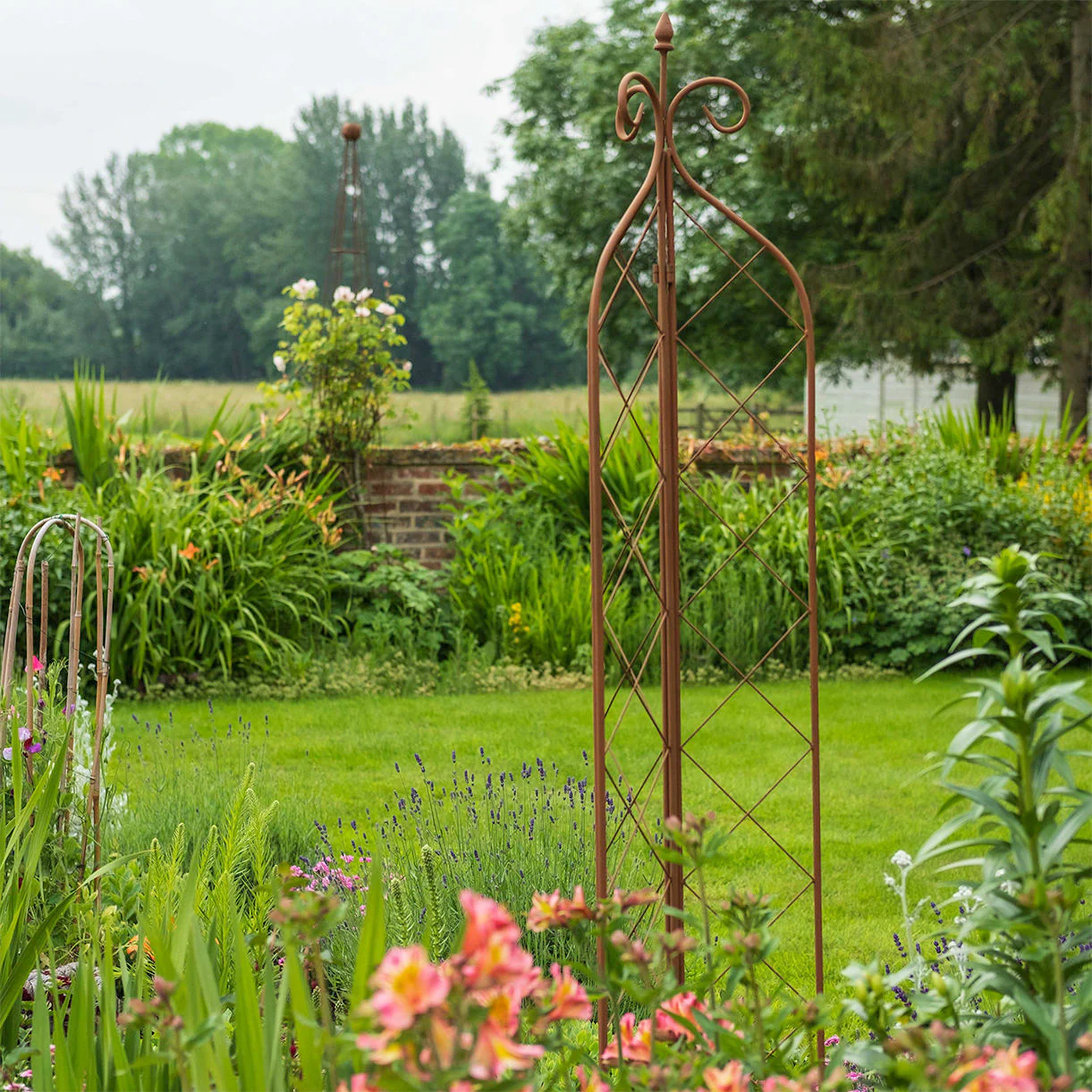 Pair of Folding 3 Panel Trellis - Image 3