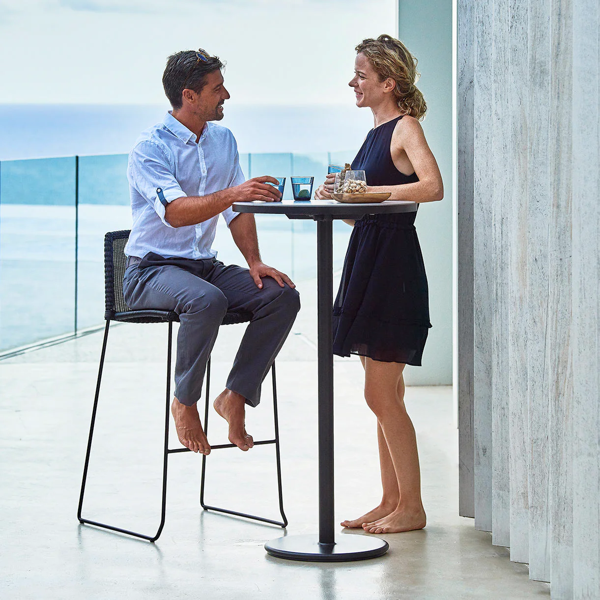 GO Bar 102cm High Round Table
