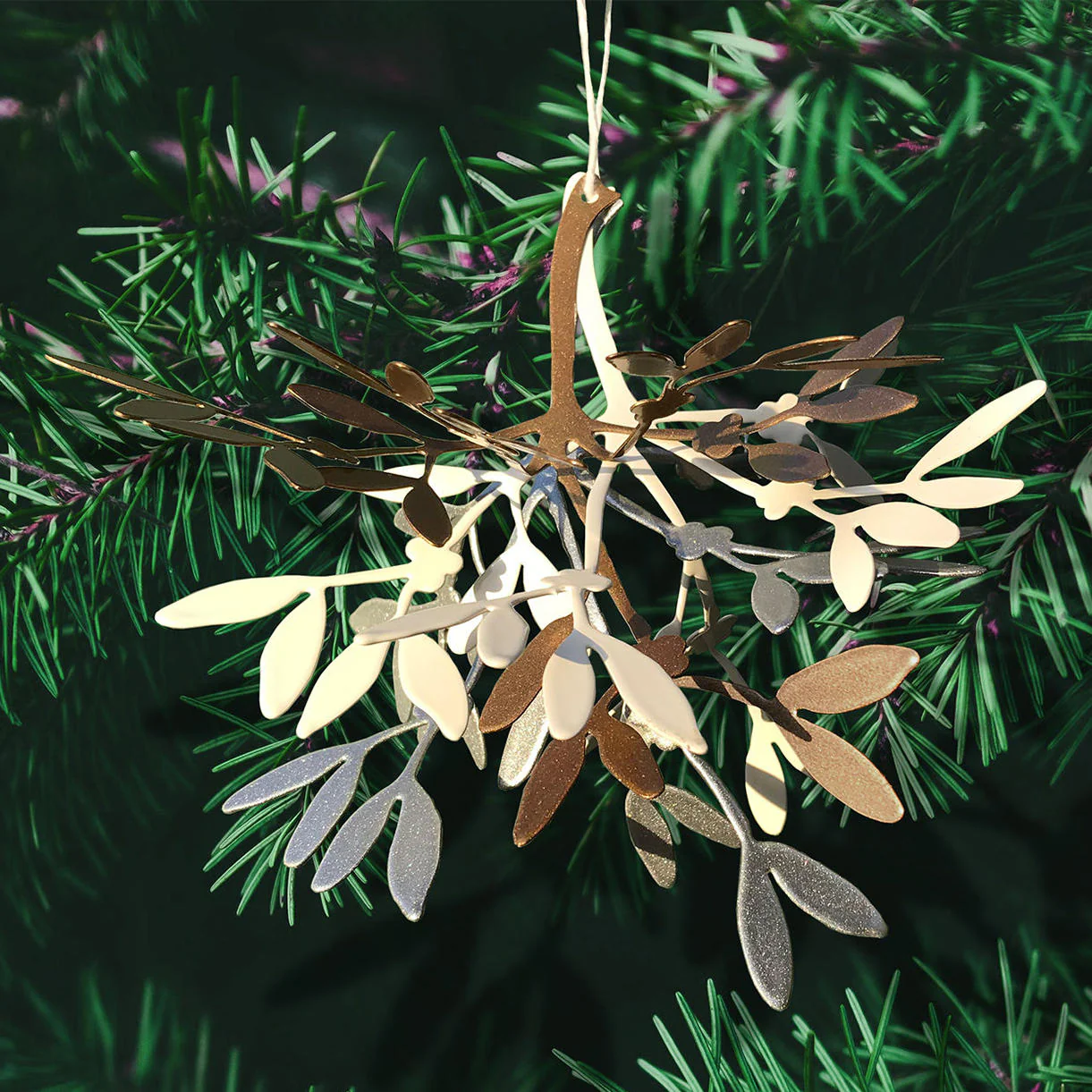 Hanging Mistletoe Metal Decoration