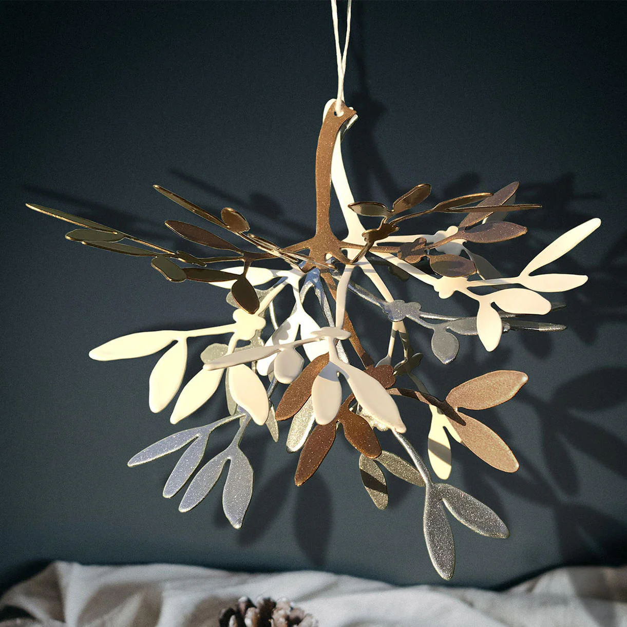 Hanging Mistletoe Metal Decoration - Image 3