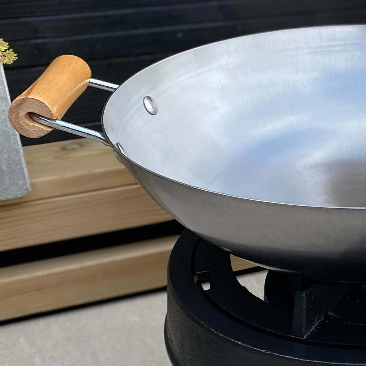 Hot Wok Extra Large 35cm Wok Pan - Image 3