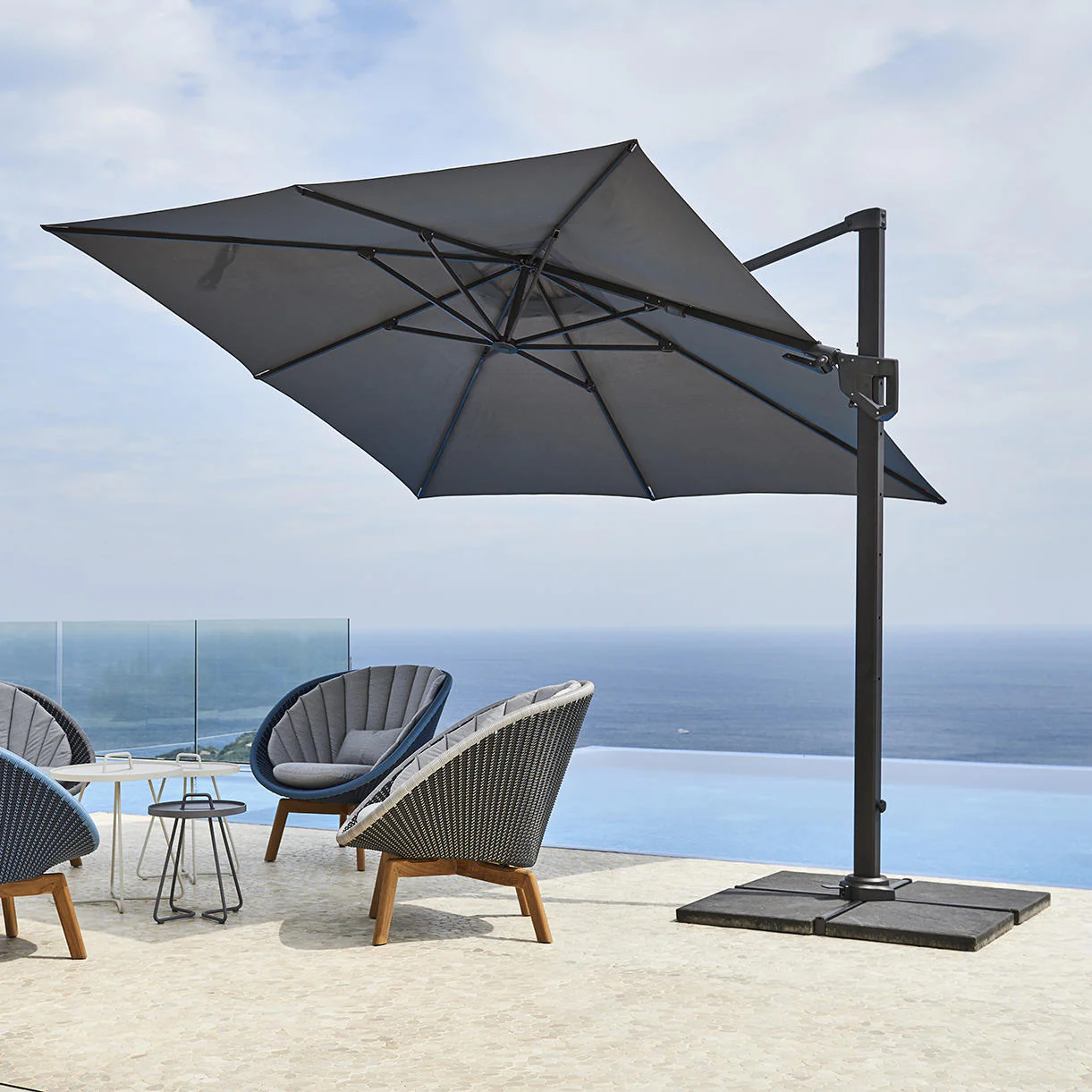 Hyde Luxe Tilt Parasol