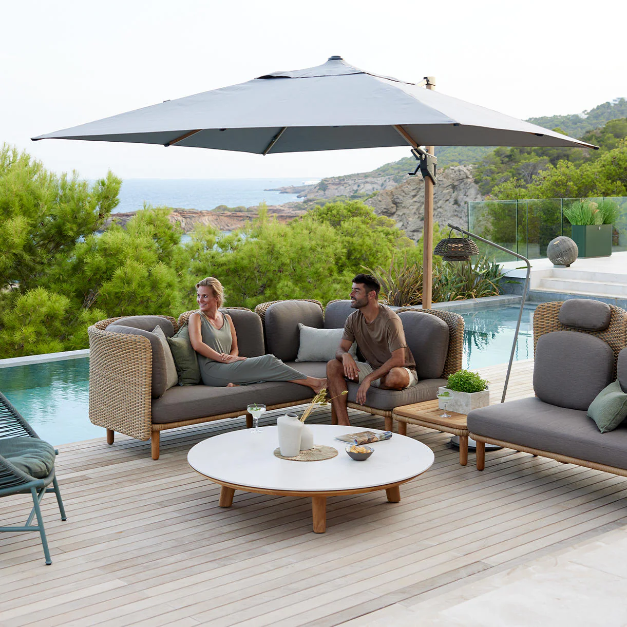 Hyde Luxe Tilt Parasol with Wood Style Pole
