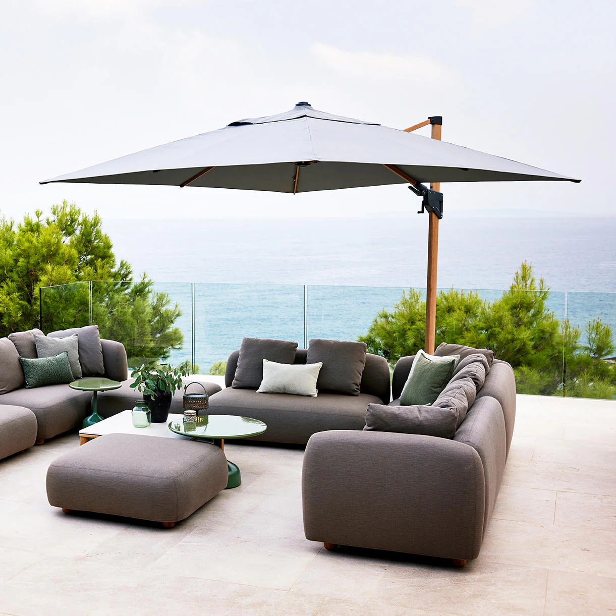 Hyde Luxe Tilt Parasol with Wood Style Pole - Image 2