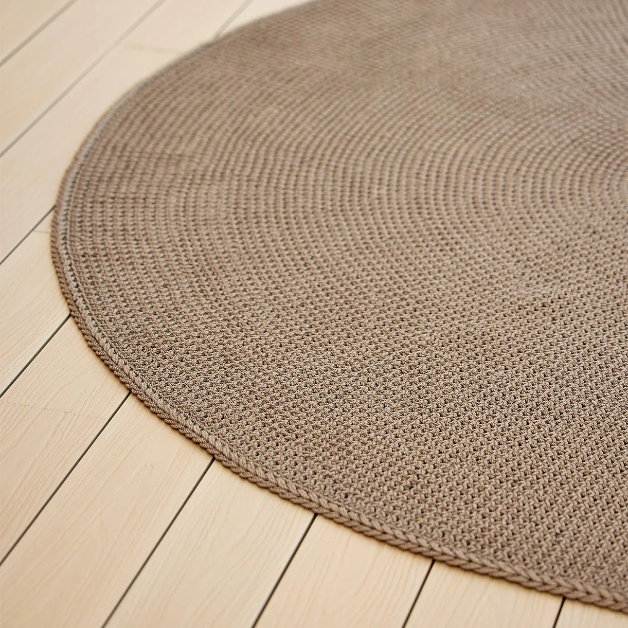 Knit Round Outdoor Rug - Image 3