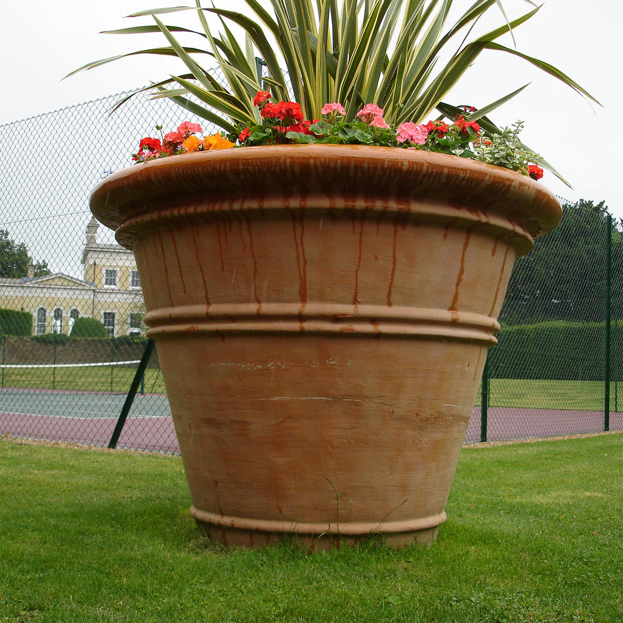 Large Classic Planters - Image 2