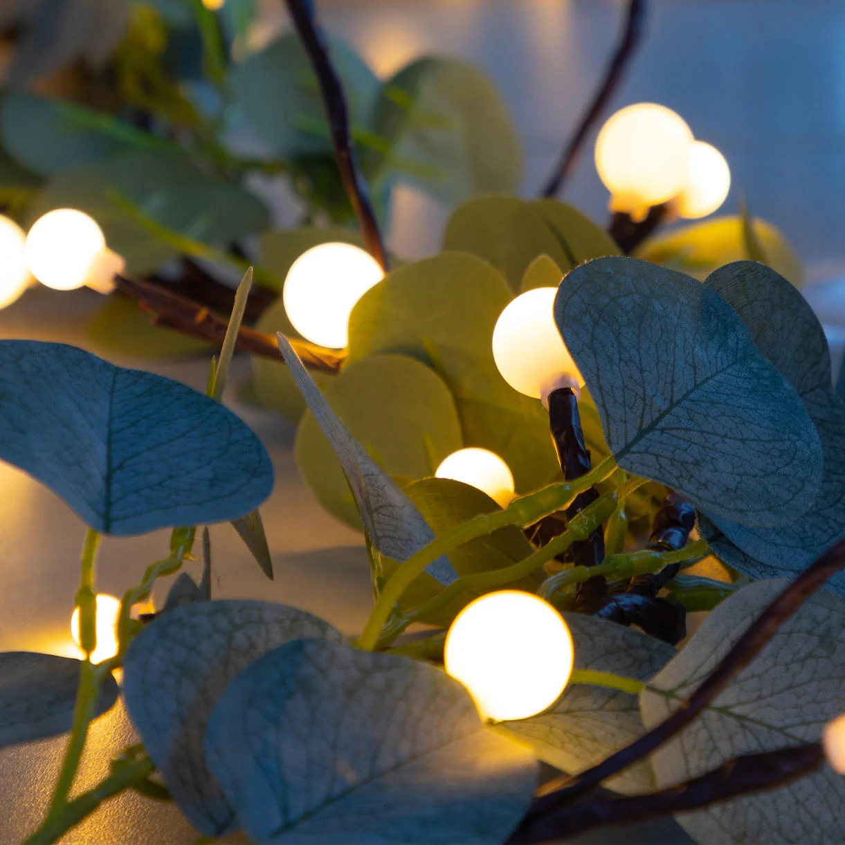LED White Berry and Eucalyptus Twig Garland - Image 2