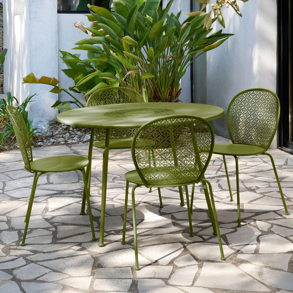 Lorette Round Table