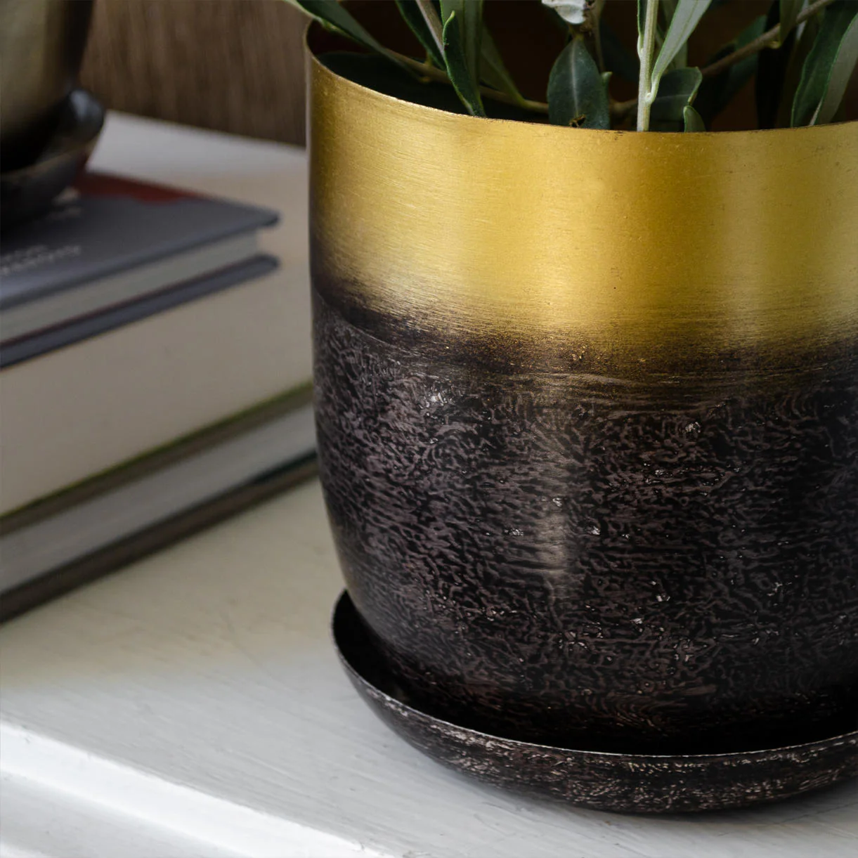 Lustre Planter with Saucer - Image 4