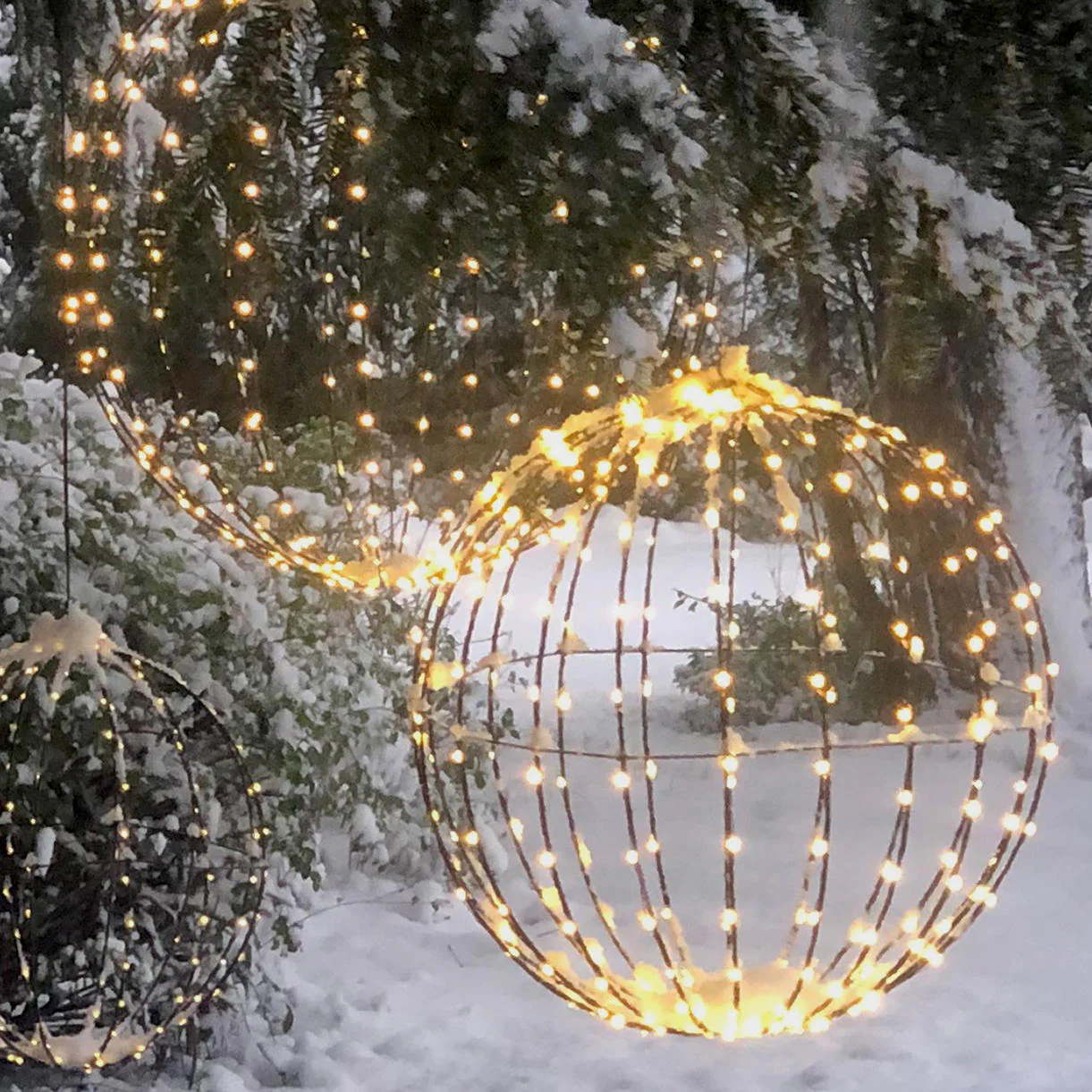 Outdoor 300 LED Illuminated Dual Function Decorative Spheres - Image 3