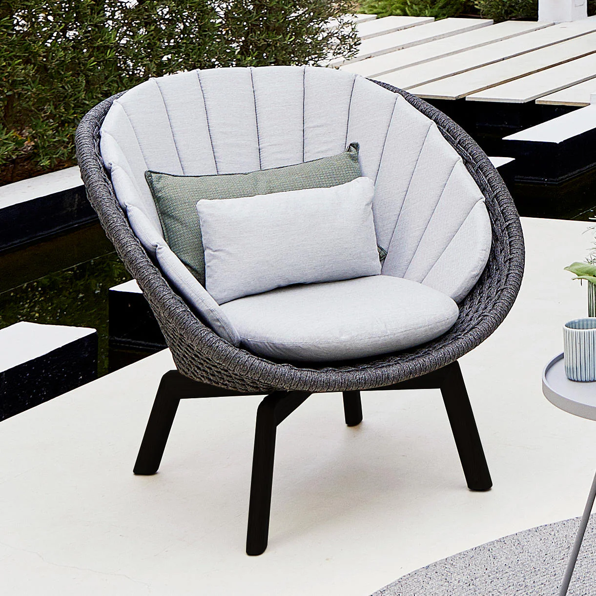 Peacock Lounge Chair with Black Aluminum Legs - Image 2