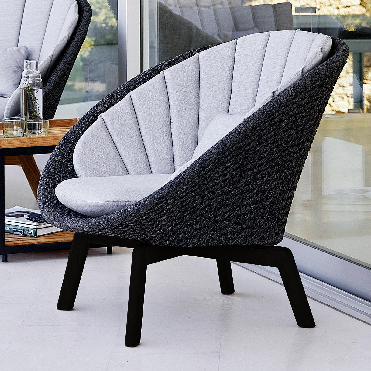 Peacock Lounge Chair with Black Aluminum Legs - Image 3
