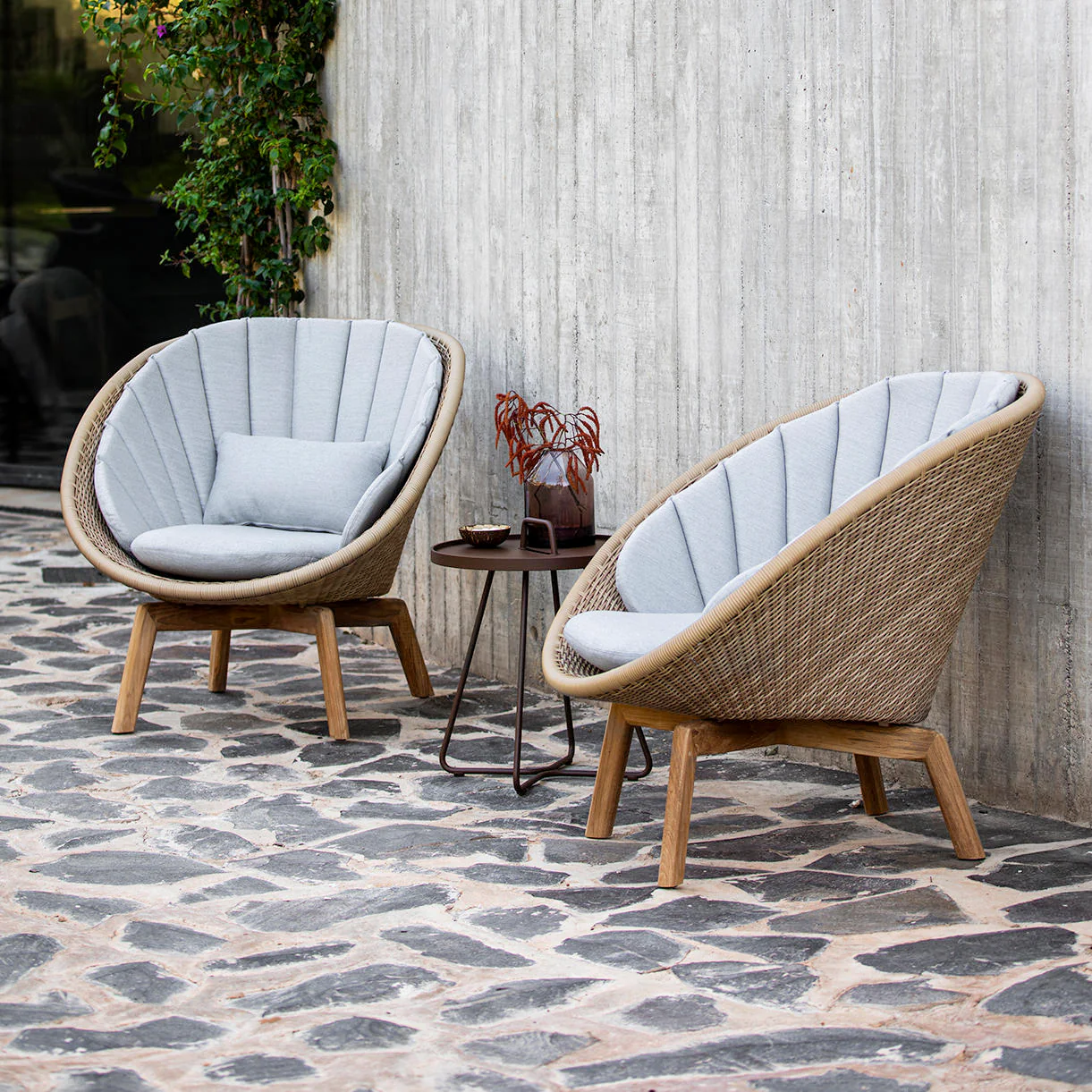 Peacock Outdoor Lounge Chair - Image 5