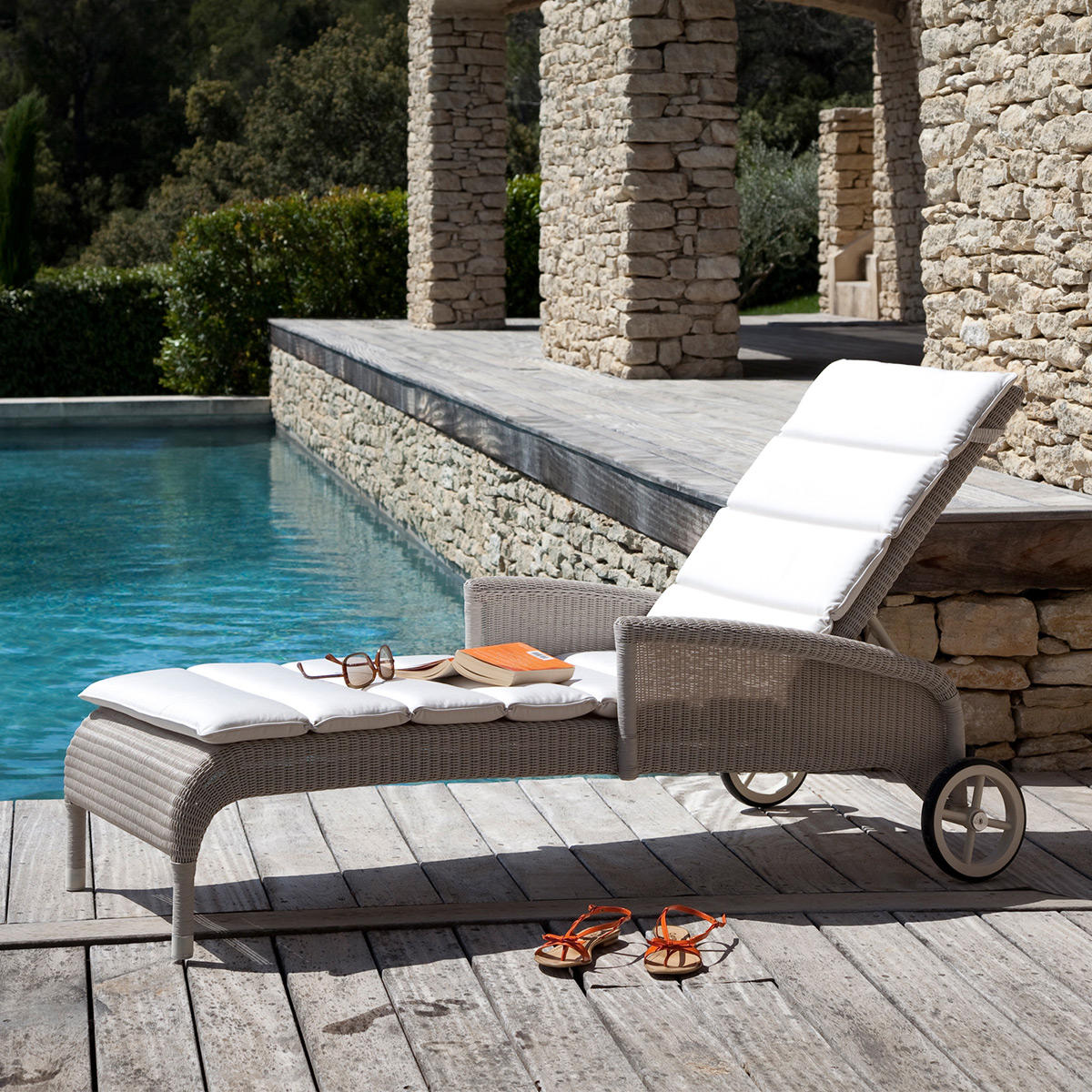 Safi Sunlounger with Arms