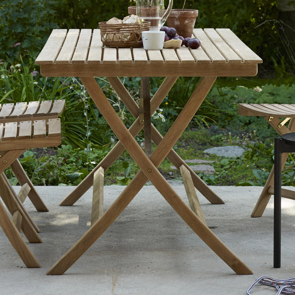 Selandia Folding Rectangular Teak Table