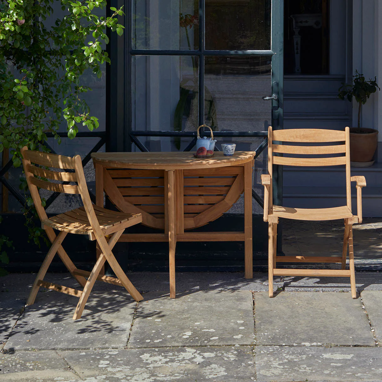 Selandia Folding Round Teak Table - Image 3