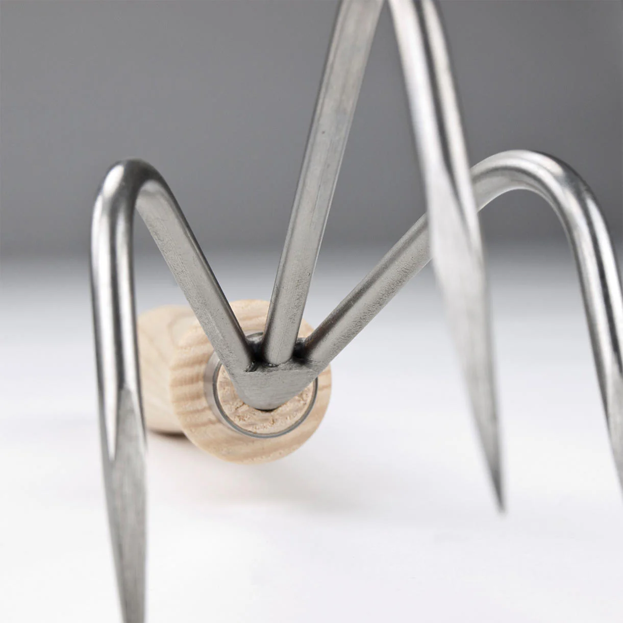 Sneeboer 3 Tine Hand Cultivator - Image 3