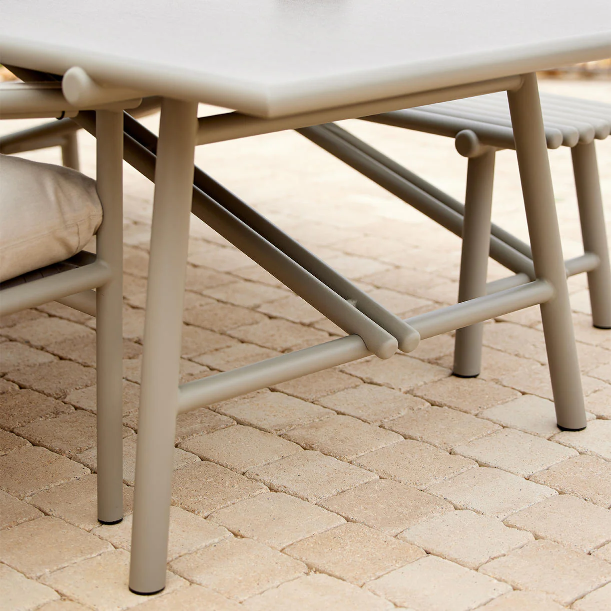 Sticks Dining Table in Aluminium 280 x 100cm - Image 4