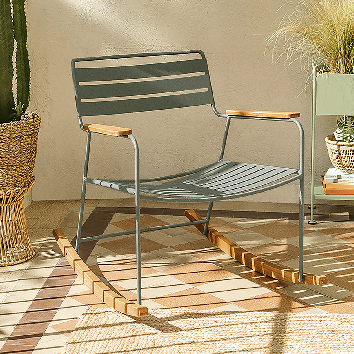 Surprising Rocking Chair - Image 2