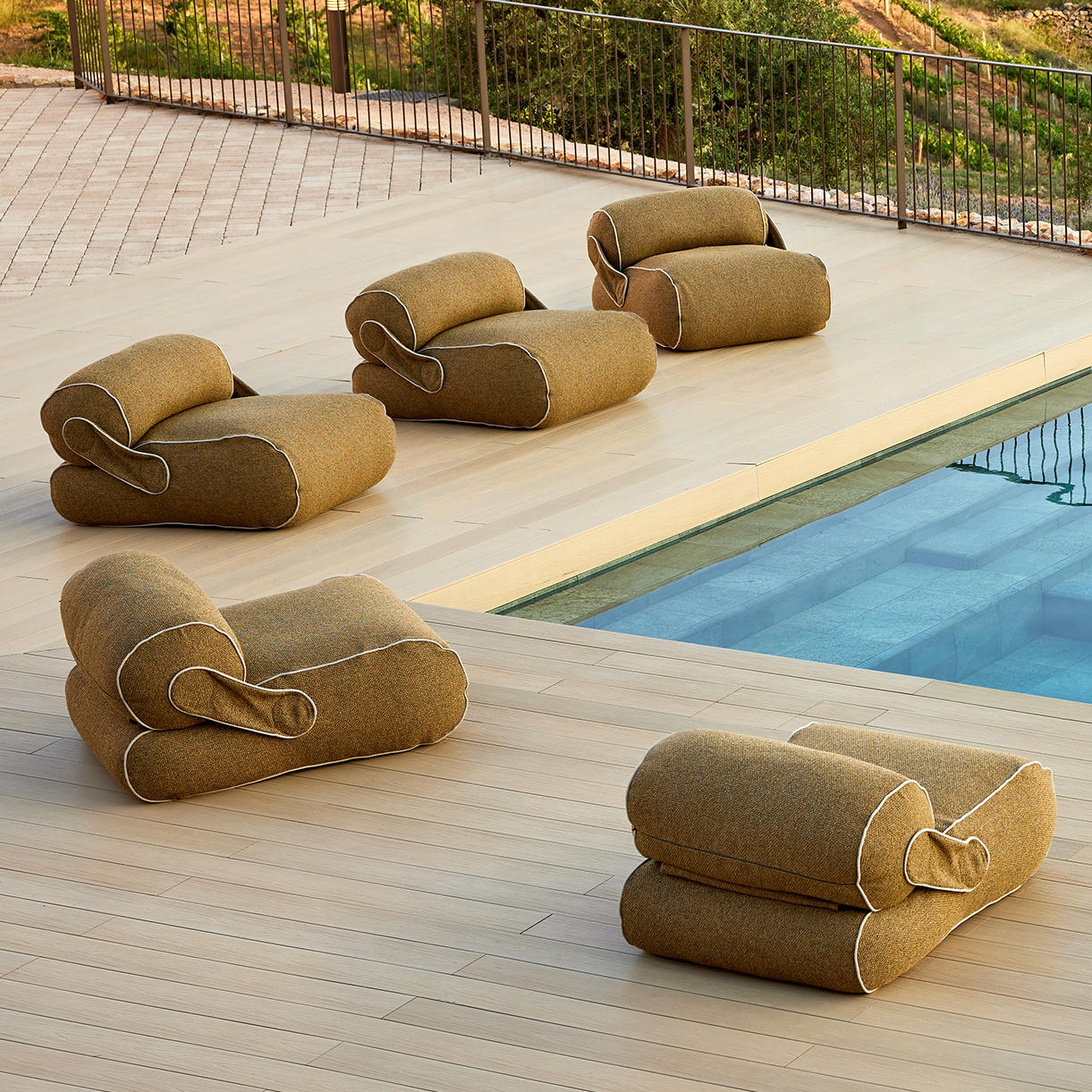 Unite Lounge Chair - Image 4