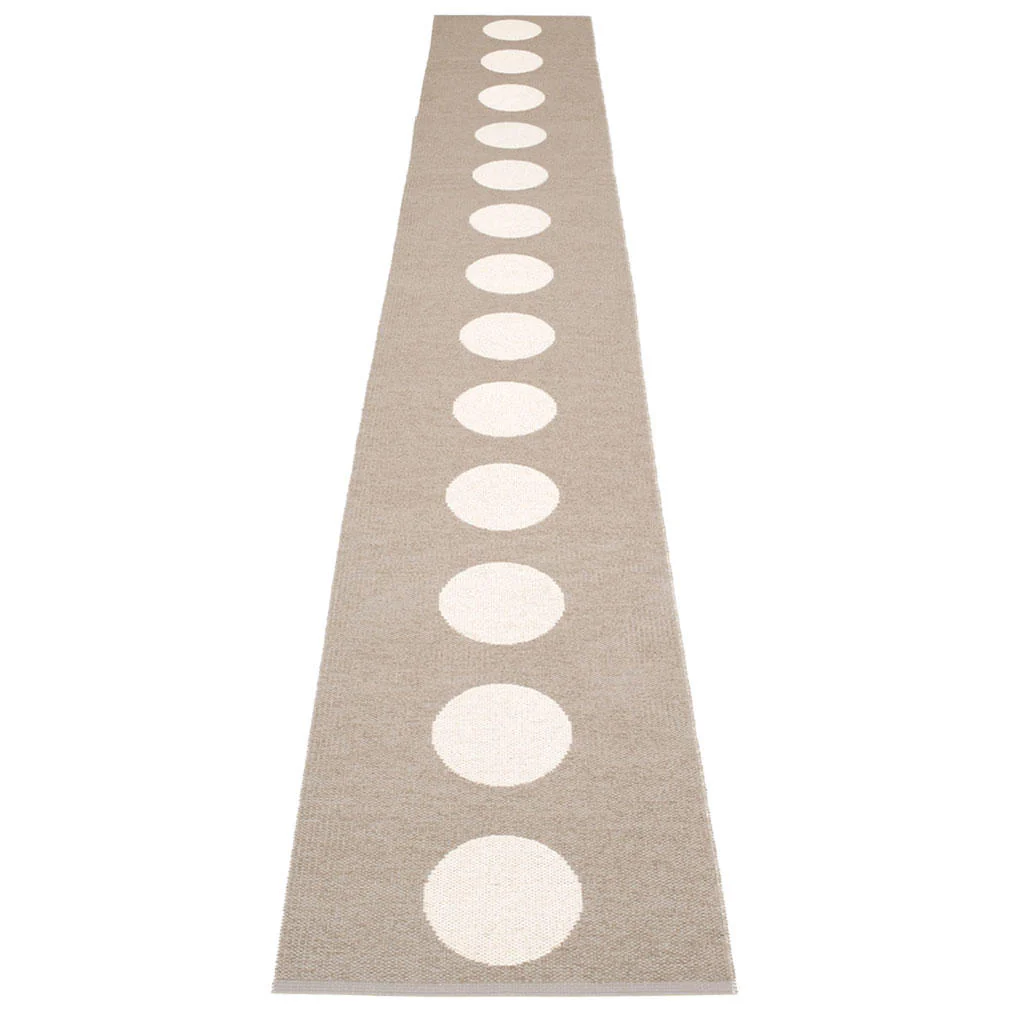 Vera Neutral Large Outdoor Runners - Image 35