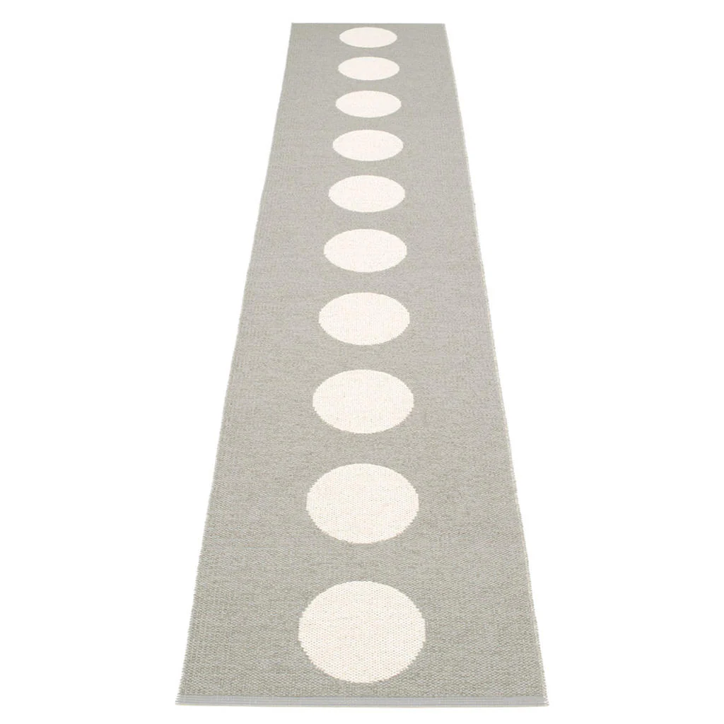 Vera Neutral Large Outdoor Runners - Image 40