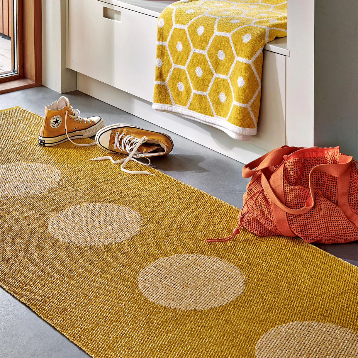 Vera Pop Large Outdoor Runners - Image 2