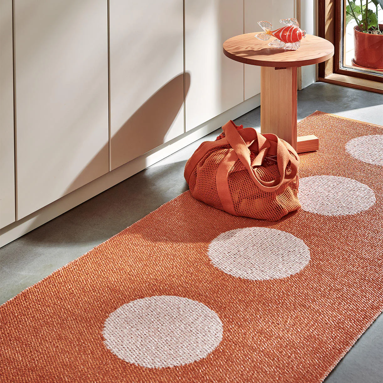 Vera Pop Large Outdoor Runners - Image 3